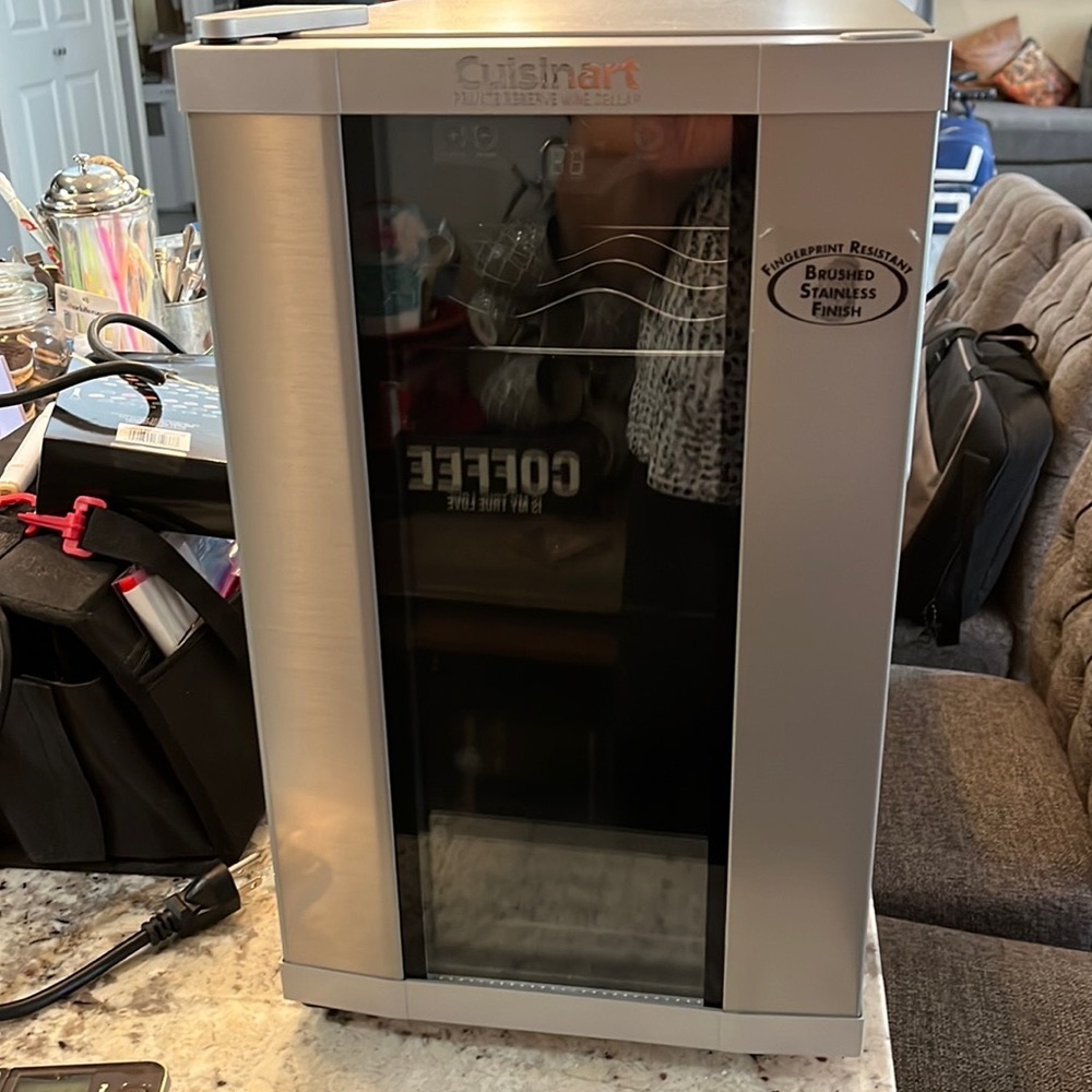 Nice Cuisinart Private Reserve Wine Fridge, holds 8 bottles of wine